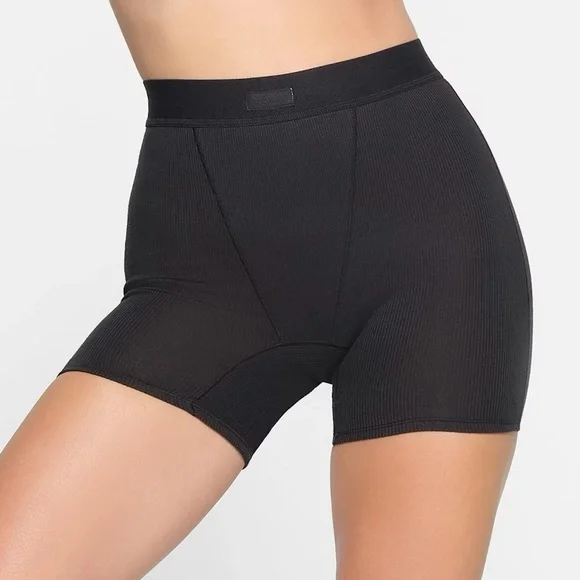 SKIMS Black Sleep Set - Top & Bottoms Included - Picture 4 of 5